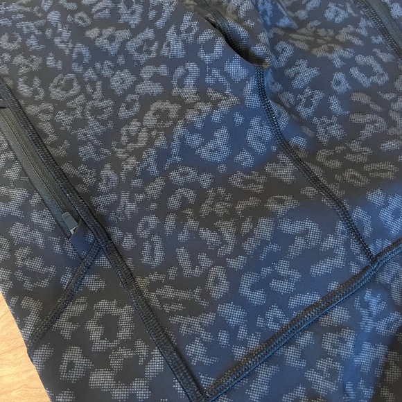 Athleta Ranier Leggings Reflective Leopard XS - Picture 3 of 4